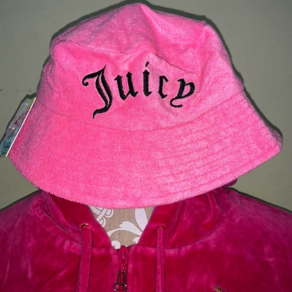 Y2K BUCKET HAT by JUICY COUTURE